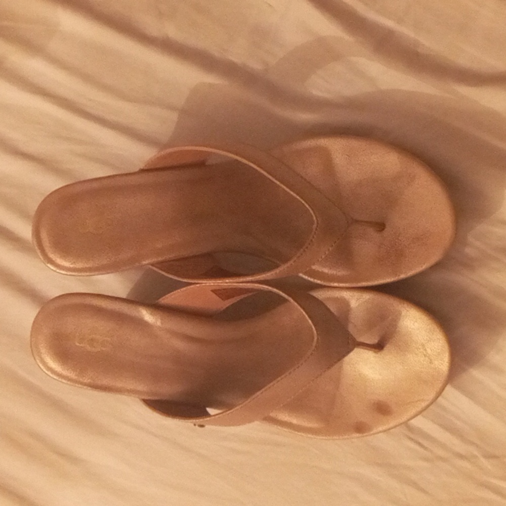 Ladies size 9 Ugg sandals